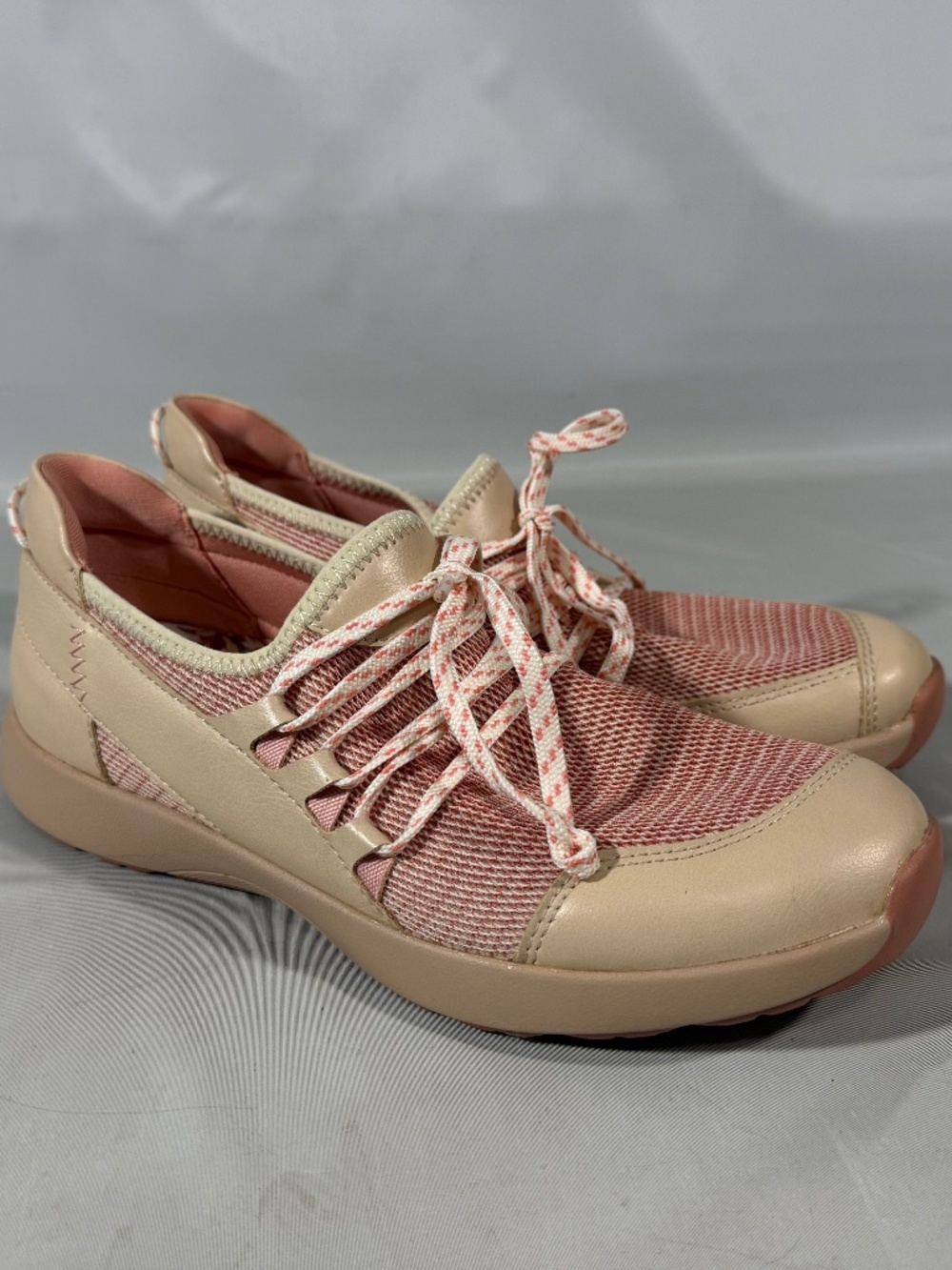 TRAQ By Alegria Women’s Purpose Oat Walking Comfort Shoes Sneakers Sz 39/8.5